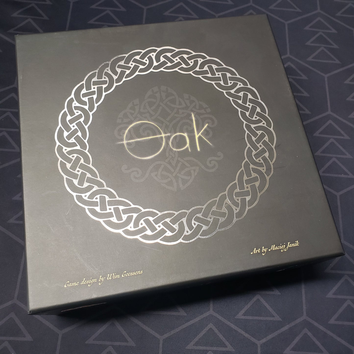 Image shows the front cover of the box for the Oak (Deluxe Edition) board game