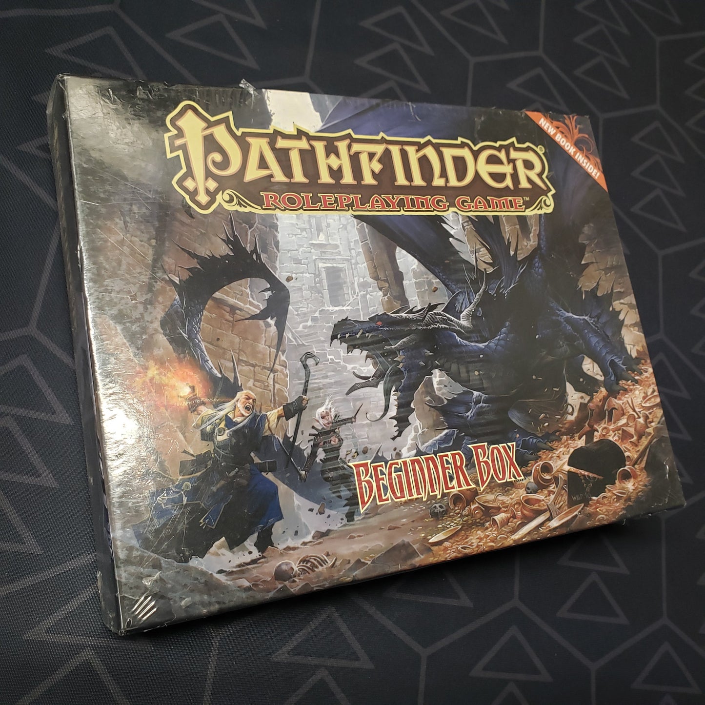 Image shows the front cover of the Beginner Box for the roleplaying game Pathfinder 1E