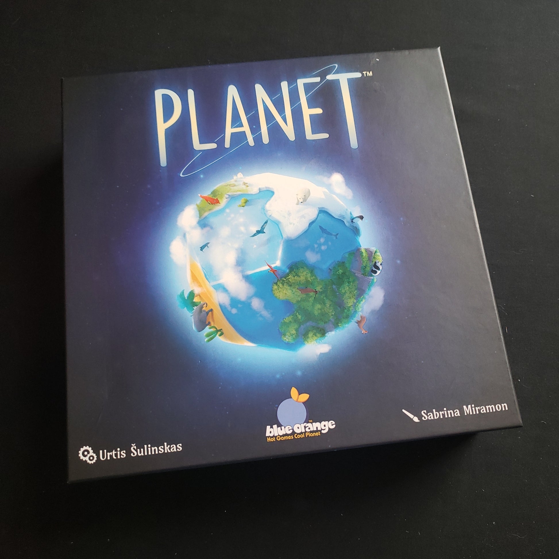 Image shows the front cover of the box of the Planet board game
