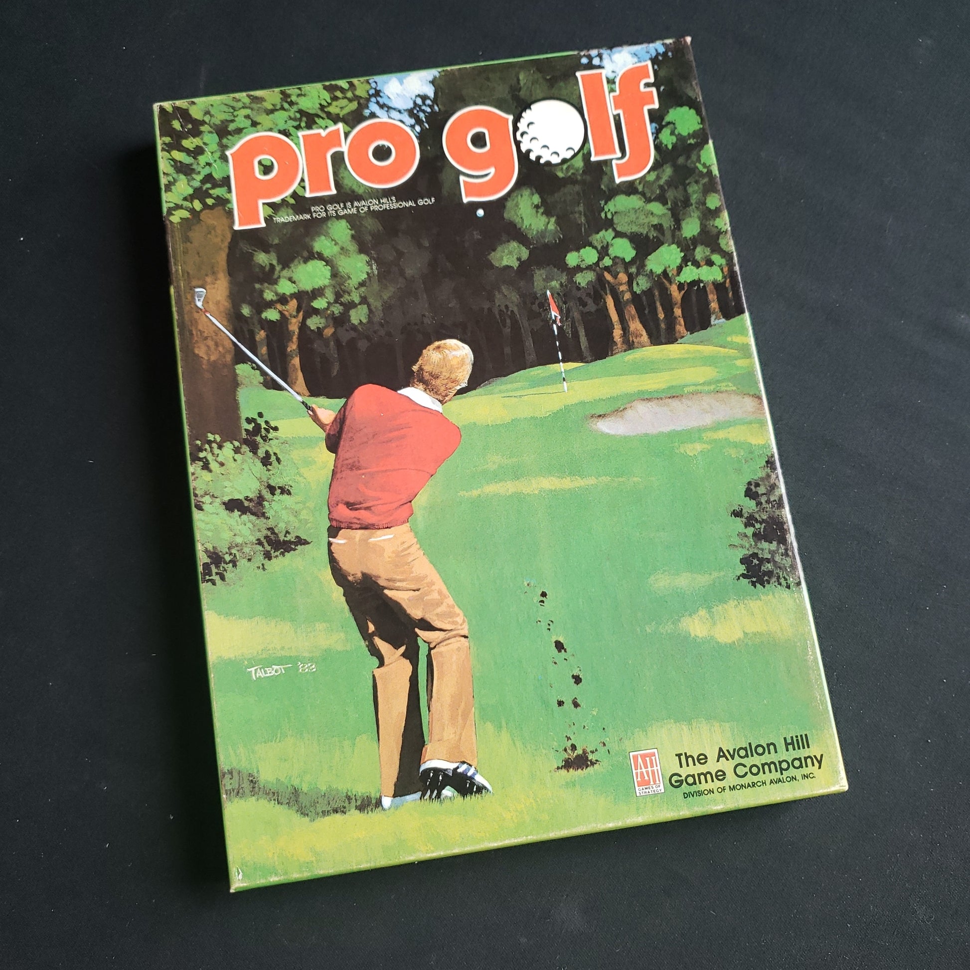 Image shows the front cover of the box of the Pro Golf board game
