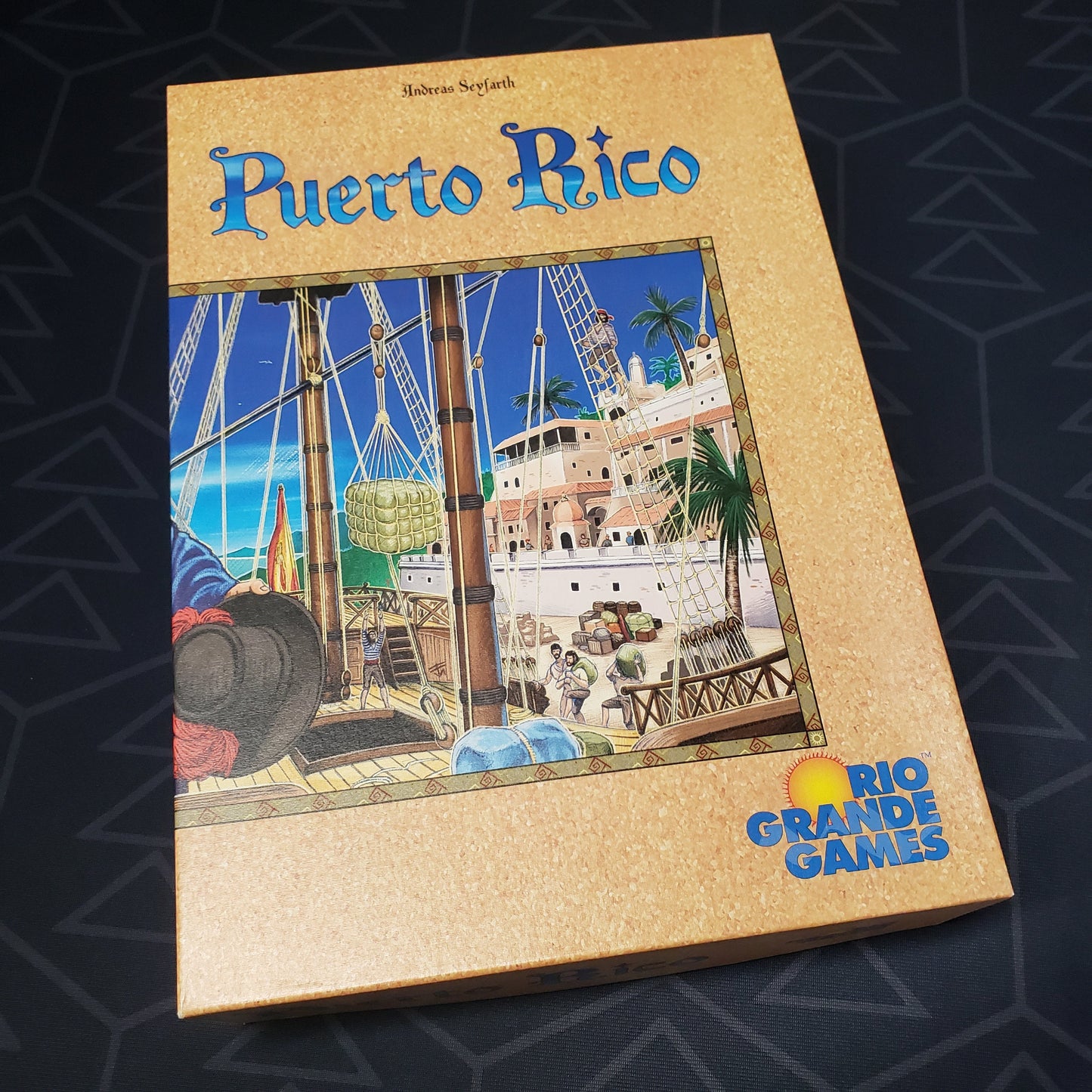 Image shows the front cover of the box of the Puerto Rico board game
