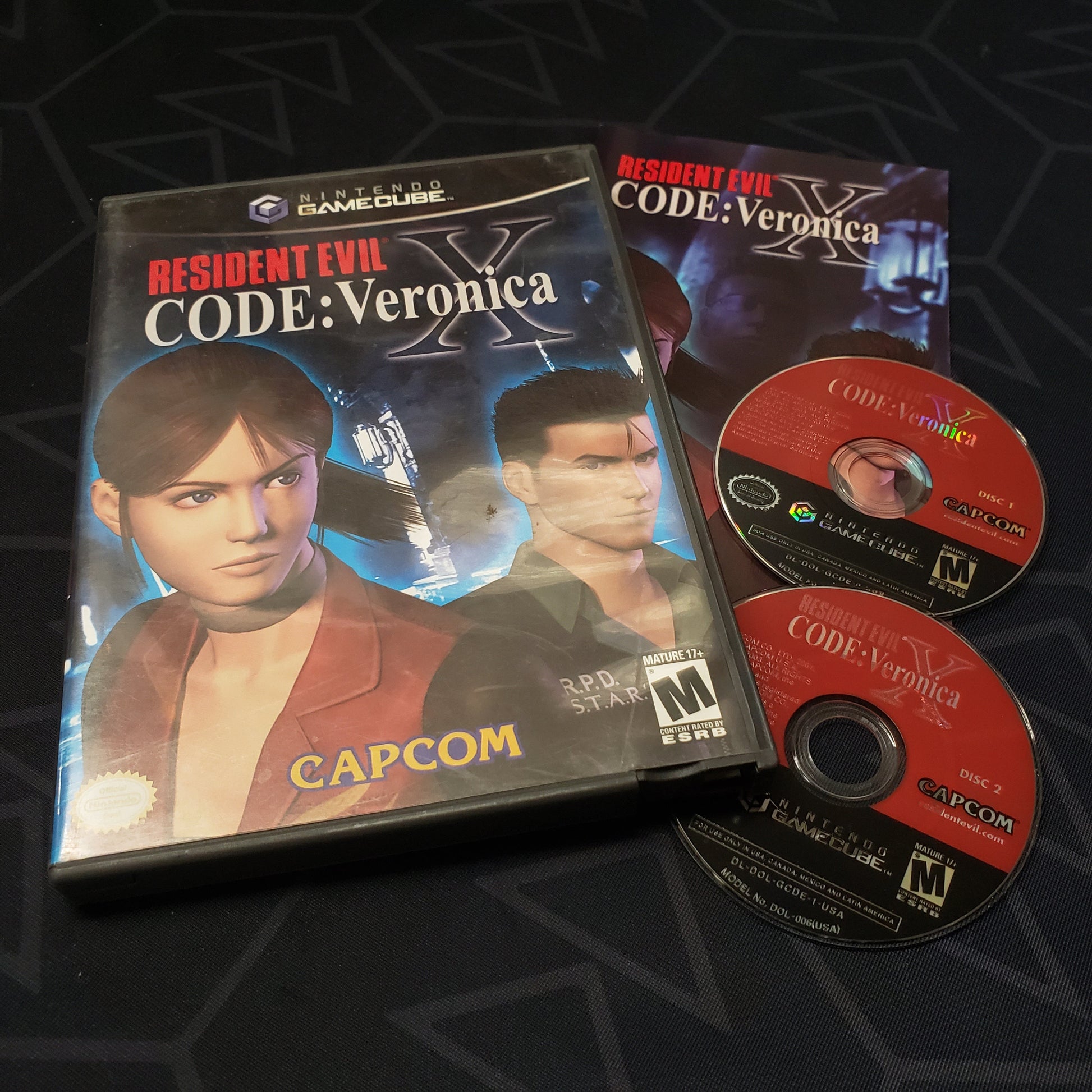 Image shows the case, manual and disc for the video game Resident Evil: CODE Veronica X for Nintendo GameCube