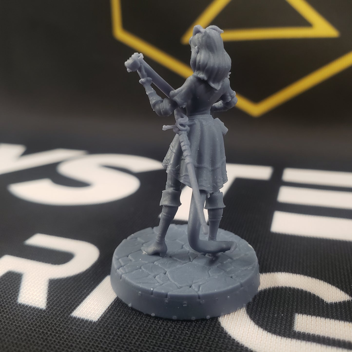 Daphnedora Blakeson (Female Tiefling Bard)