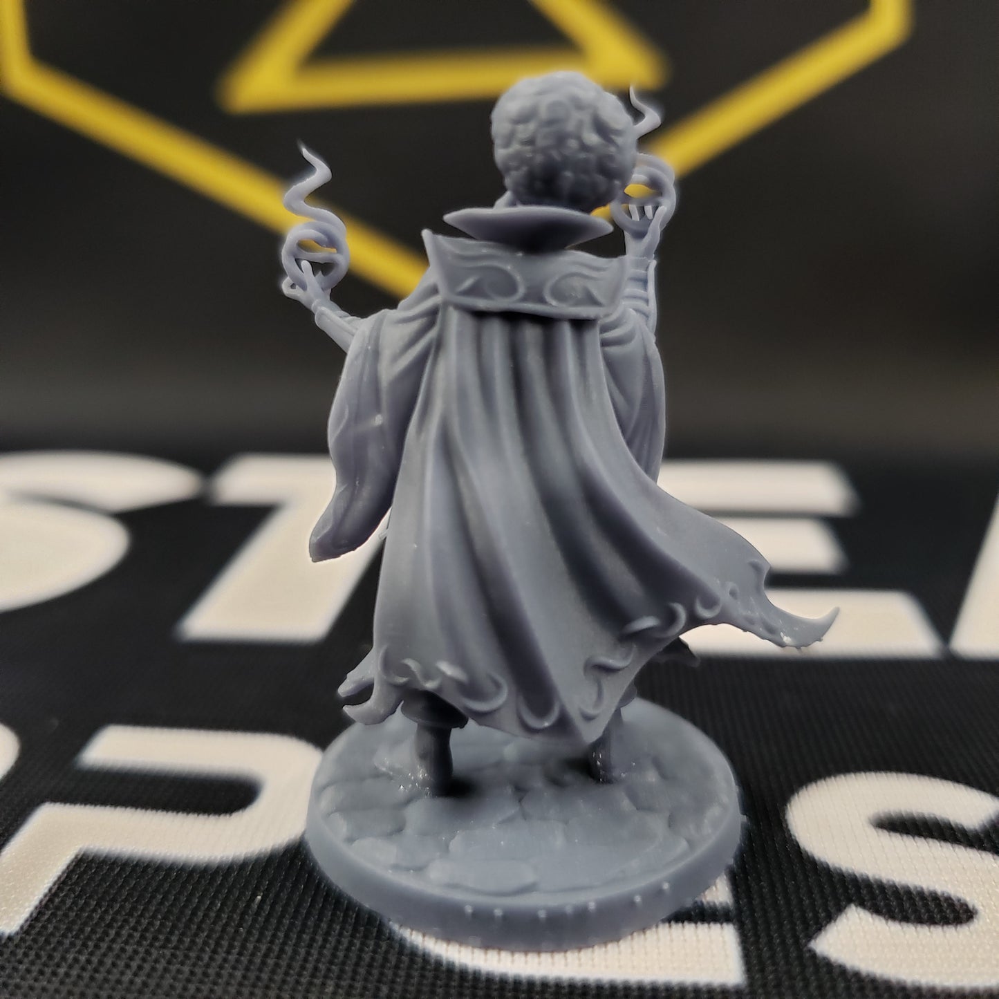 Bobbert Rosslin (Male Human Wizard)