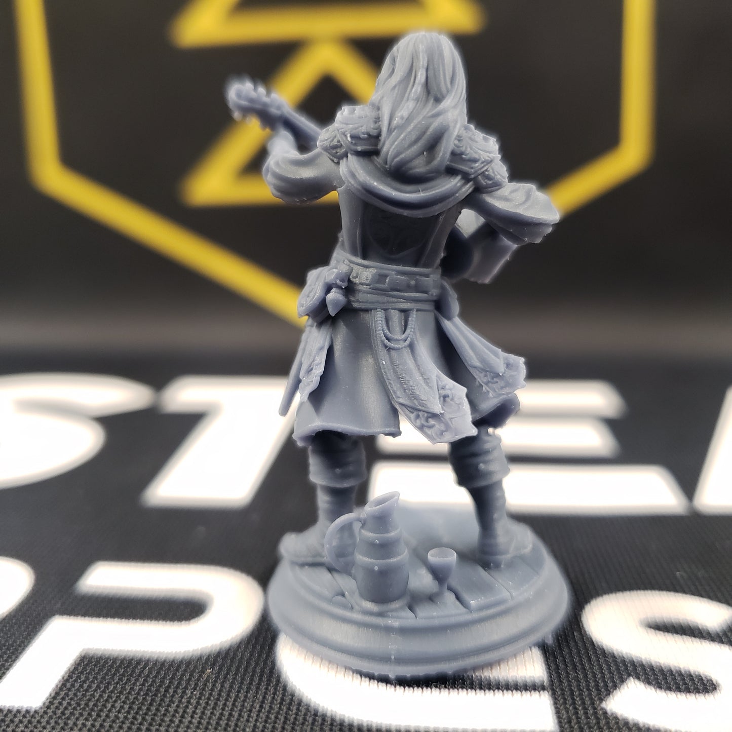 Ereviel “Eight Toes”, Bard of (mis)Fortune (Male Elf Bard)