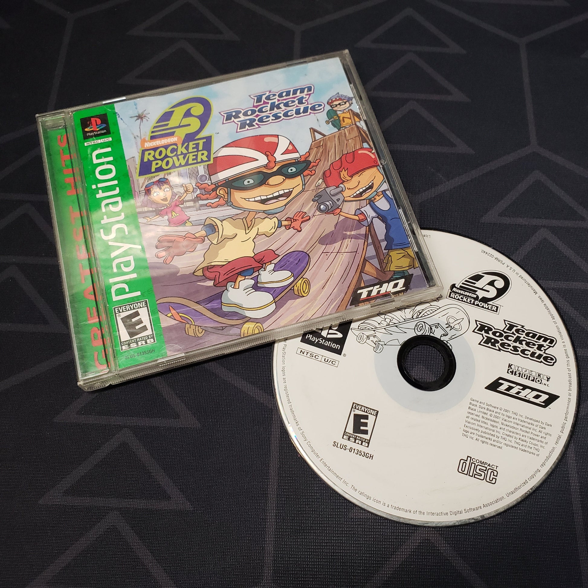 Image shows the jewel case with manual and disc for the video game Rocket Power: Team Rocket Rescue for Playstation 1
