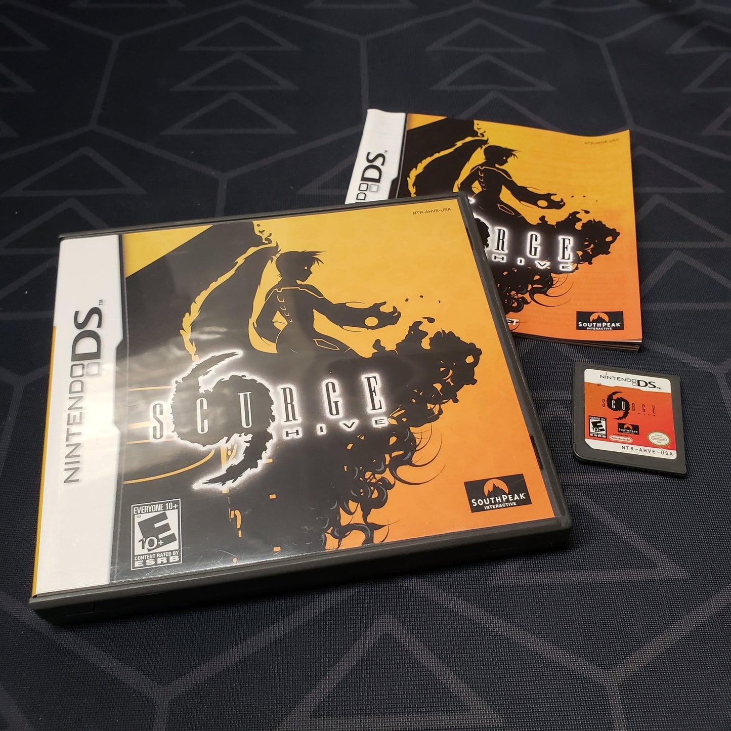 Image shows the case, manual and cartridge for the video game Scurge: Hive for Nintendo DS