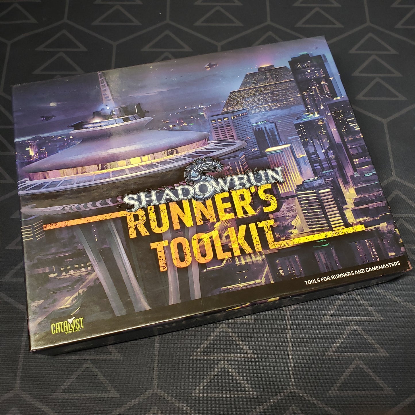 Image shows the front cover of the Runner's Toolkit box for the roleplaying game Shadowrun: Fourth Edition