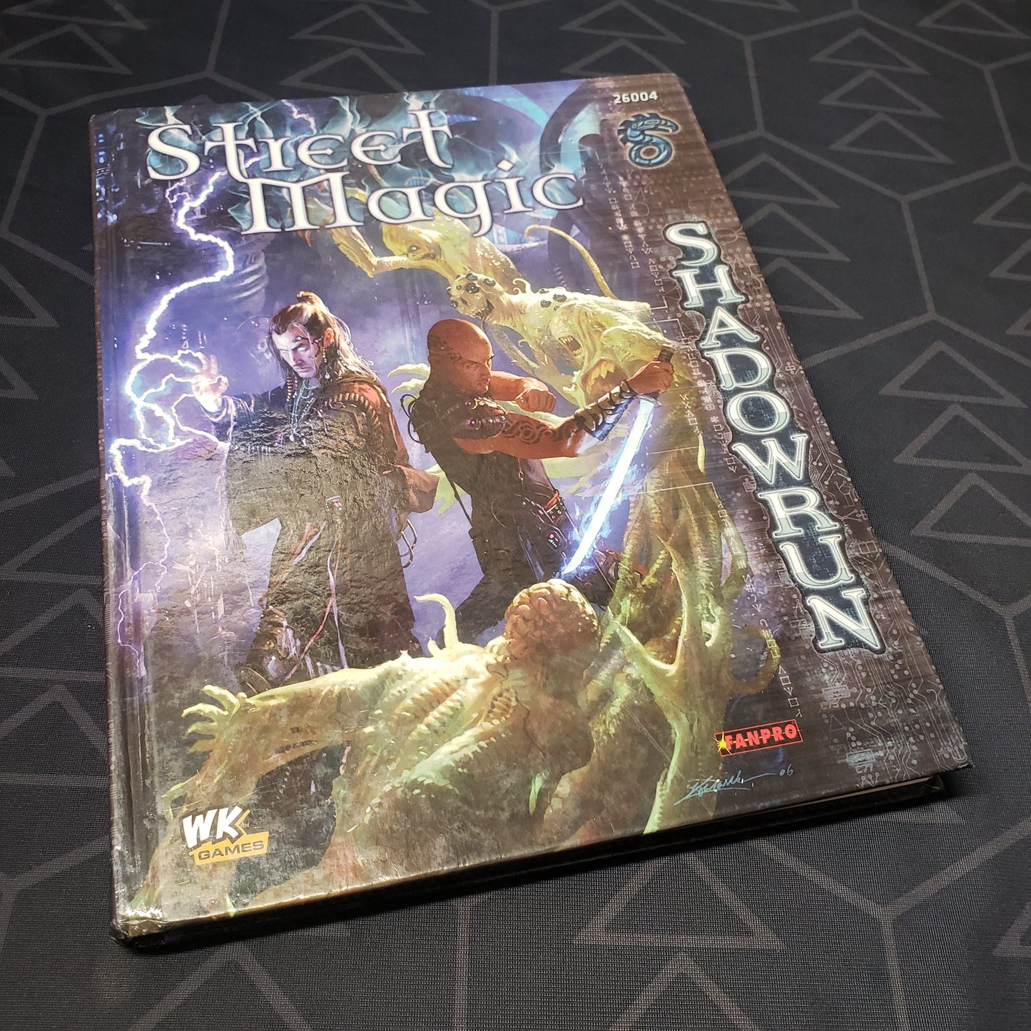 Image shows the front cover of the Street Magic book for the roleplaying game Shadowrun 4E
