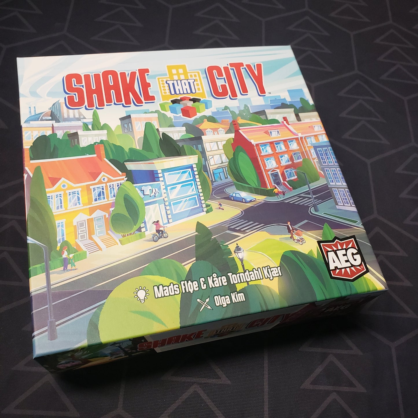 Image shows the front cover of the box of the Shake That City board game