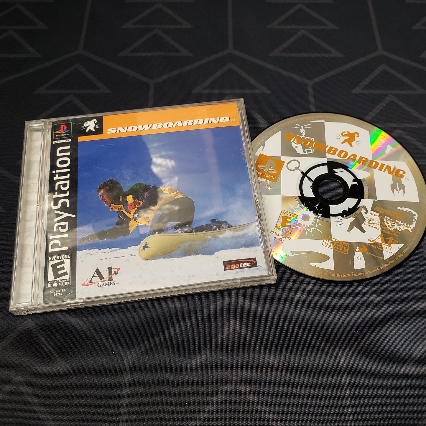 Image shows the case & disc for the video game Snowboarding for Playstation 1