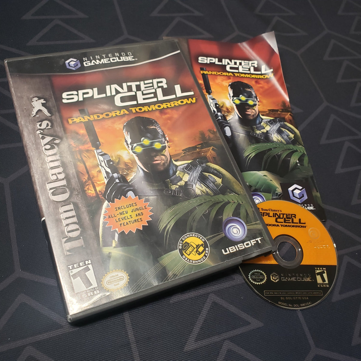 Image shows the case, manual and disc for the video game Splinter Cell: Pandora Tomorrow for Nintendo GameCube