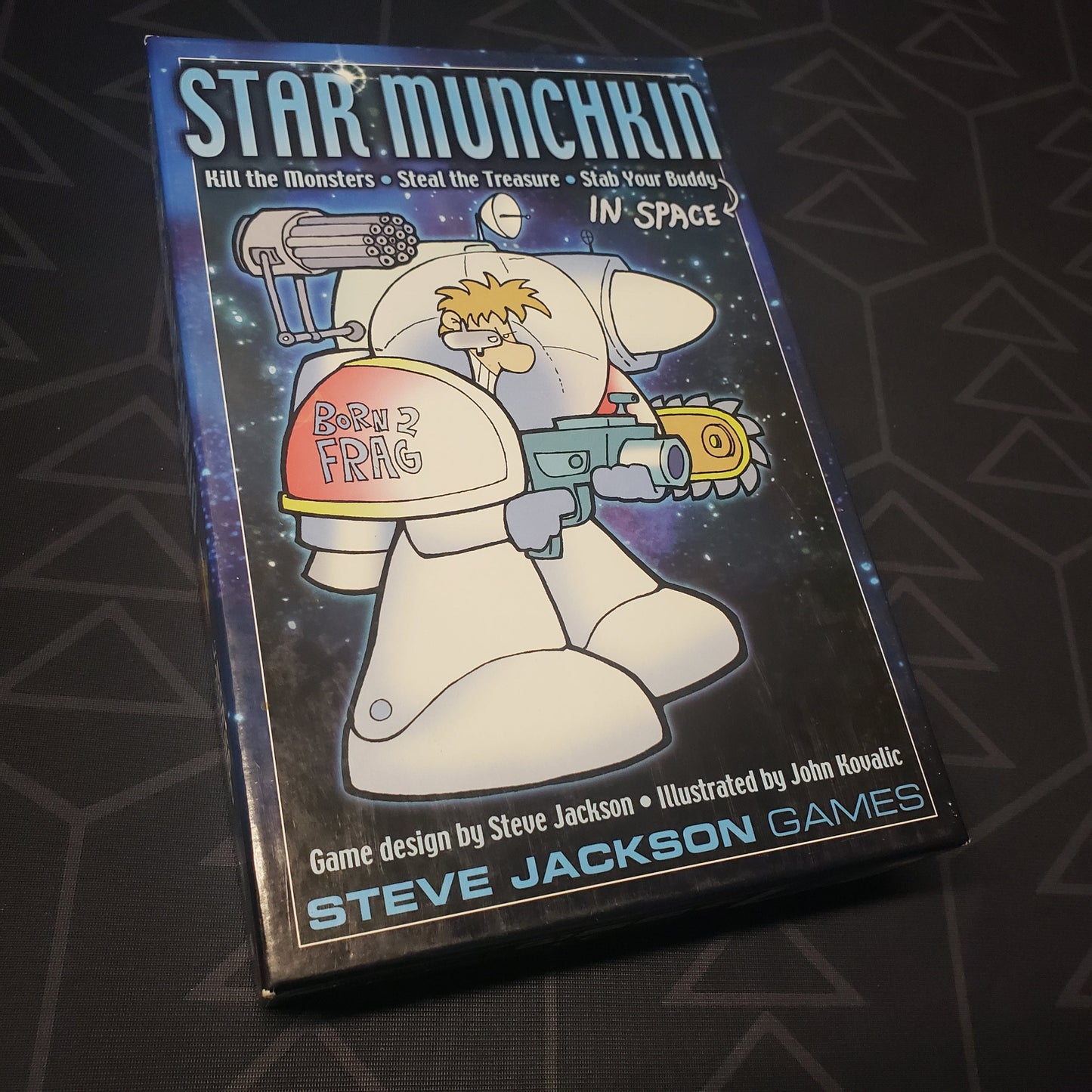 Image shows the front cover of the box of the Star Munchkin card game