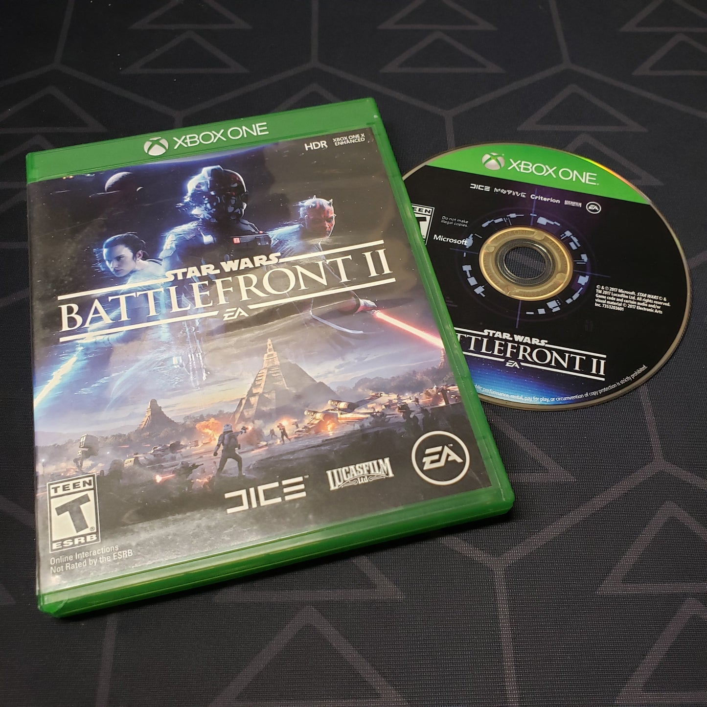 Image shows the case and disc for the video game Star Wars Battlefront II for Xbox One