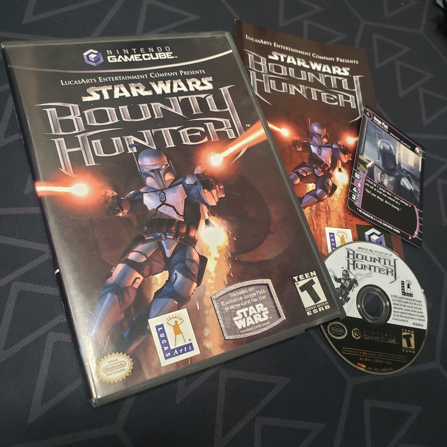 Image shows the case, manual and disc for the video game Star Wars: Bounty Hunter for Nintendo GameCube
