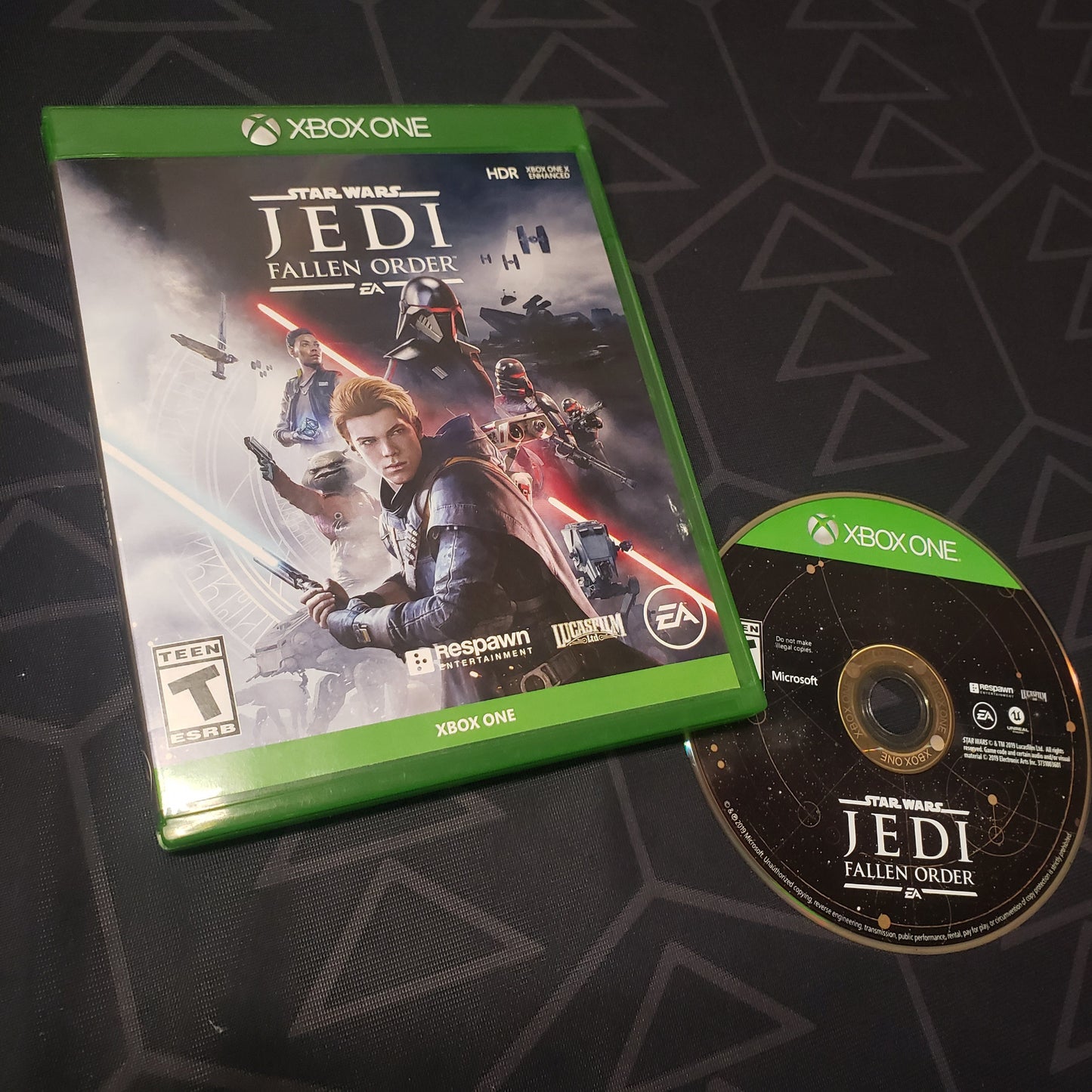 Image shows the case and disc for the video game Star Wars Jedi: Fallen Order for Xbox One