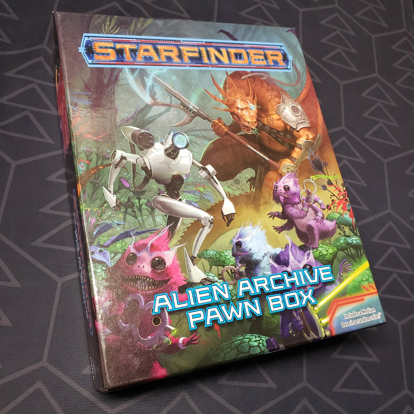 Image shows the front cover of the Alien Archive Pawn Box for the roleplaying game Starfinder 1E