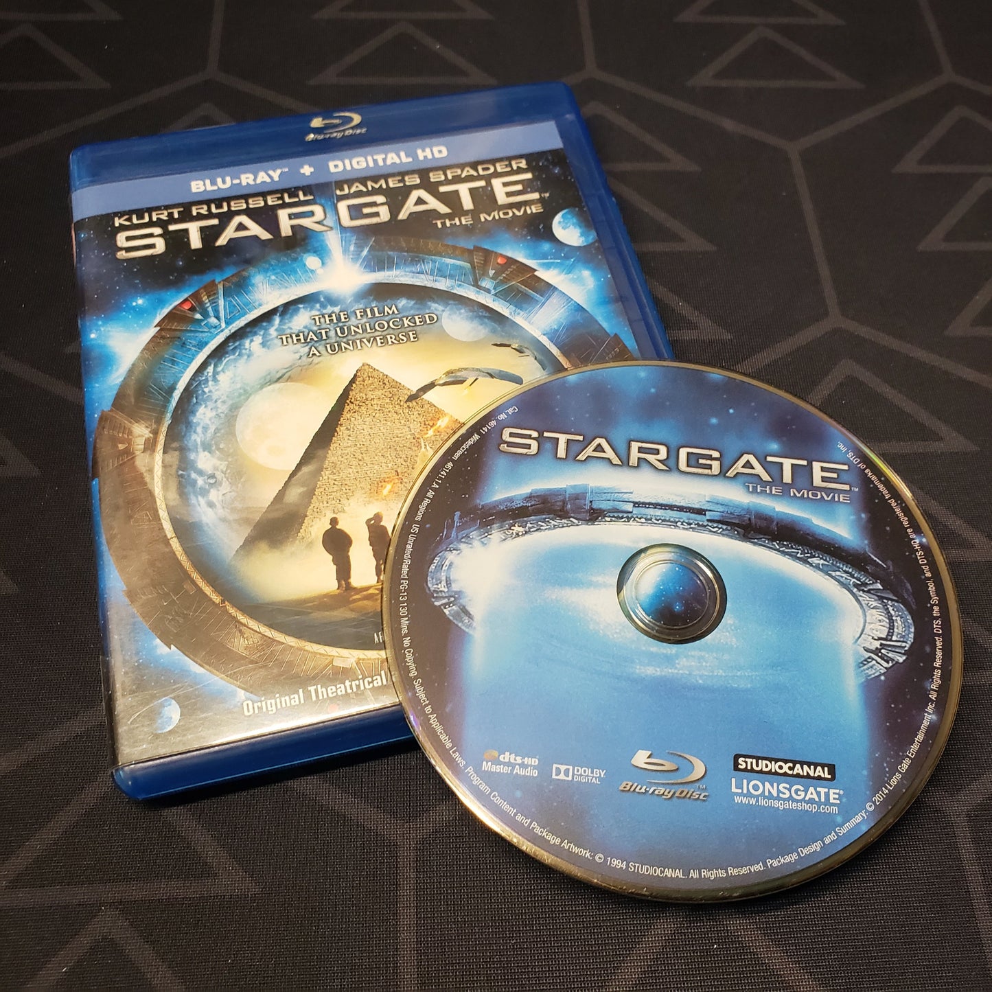 Image shows the case & disc for the movie Stargate on Blu-Ray