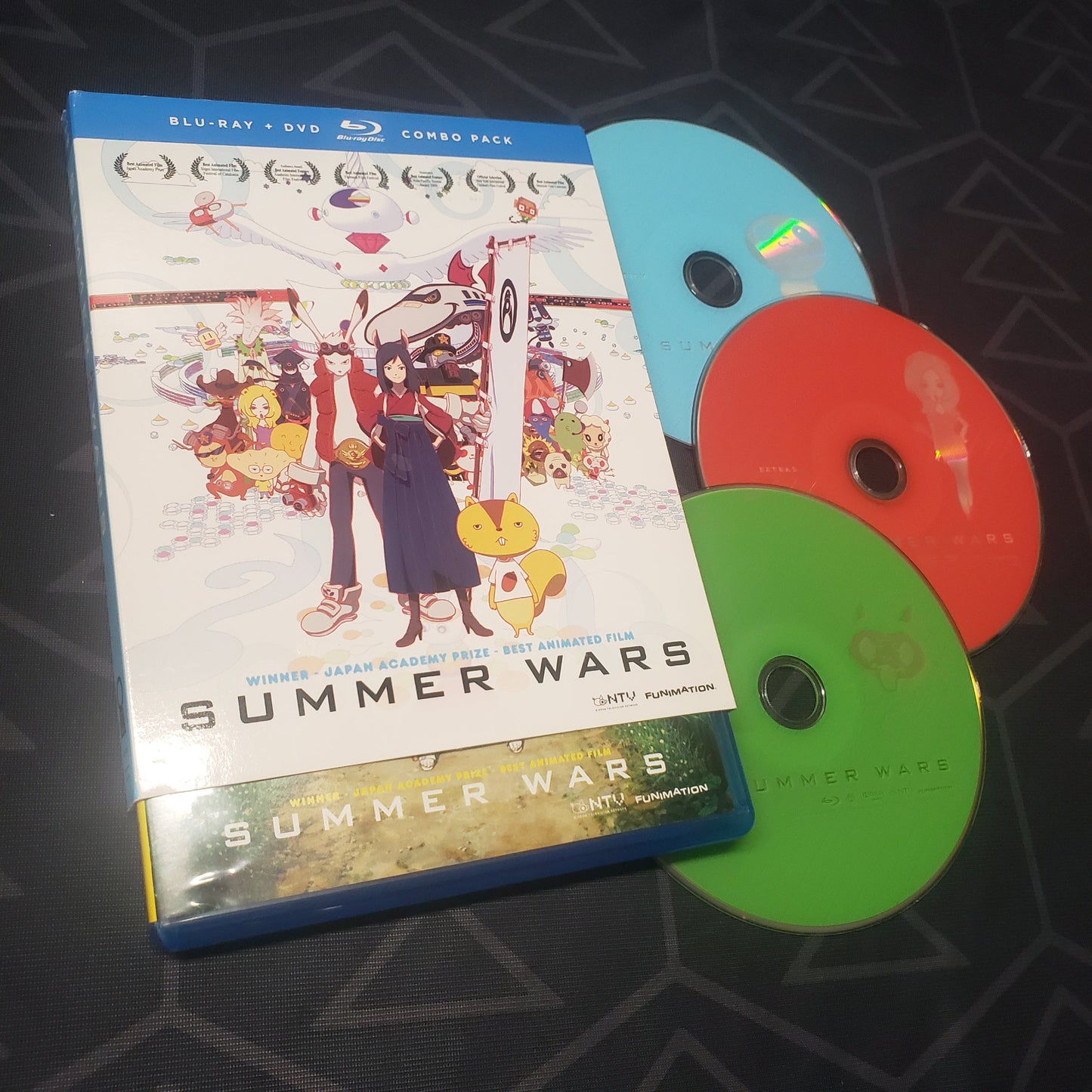Image shows the case with sleeve & three discs for the movie Summer Wars on Blu-Ray + DVD