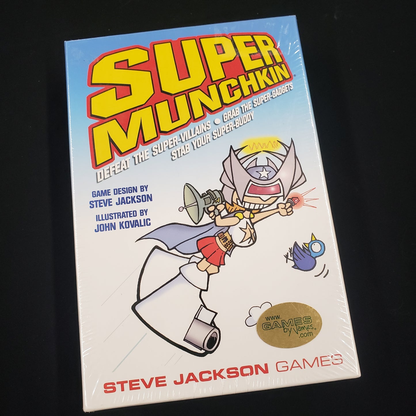 Image shows the front cover of the box of the Super Munchkin coard game