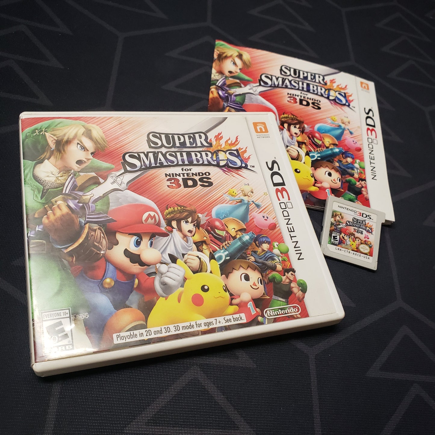 Image shows the case, manual and cartridge for the video game Super Smash Bros for Nintendo 3DS