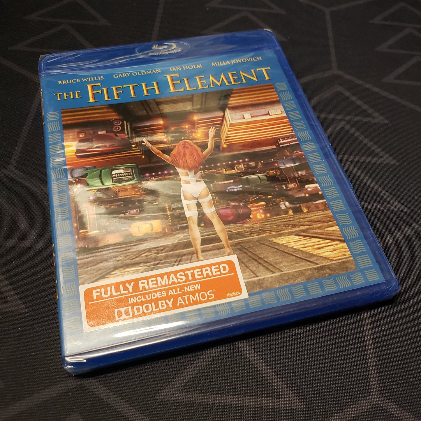 Image shows the front of the case for the movie The Fifth Element: Remastered Edition on Blu-Ray