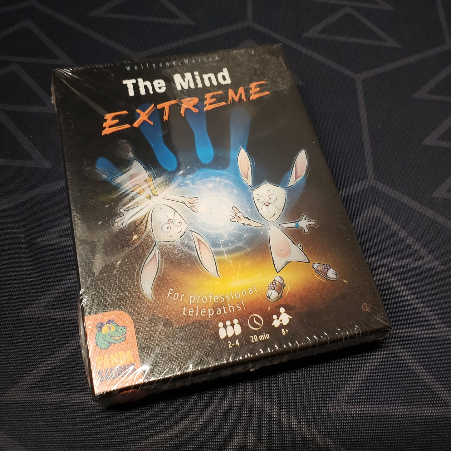 Image shows the front cover of the box of the Mind Extreme card game