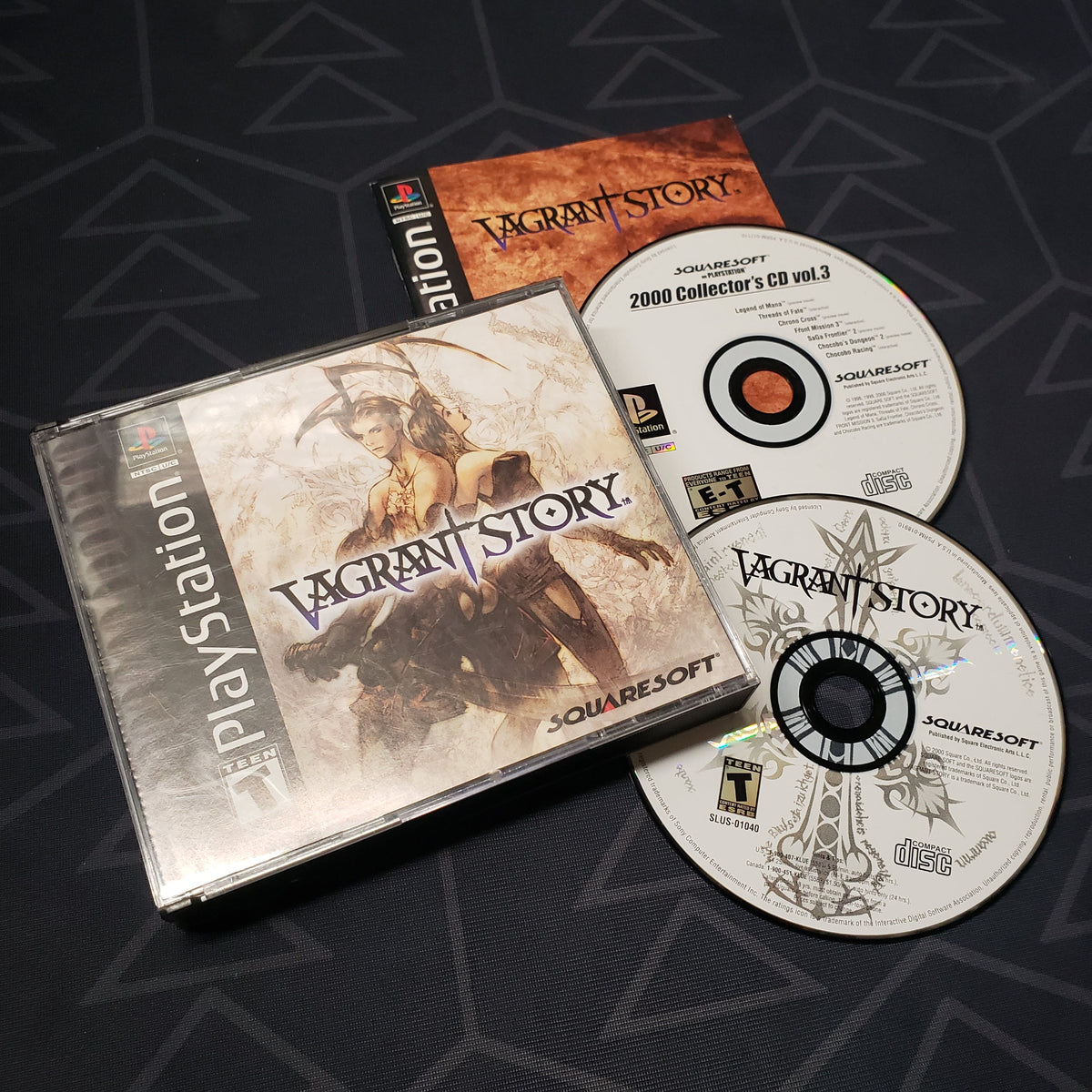 Image shows the jewel case, manual and two discs for the video game Vagrant Story for Playstation 1