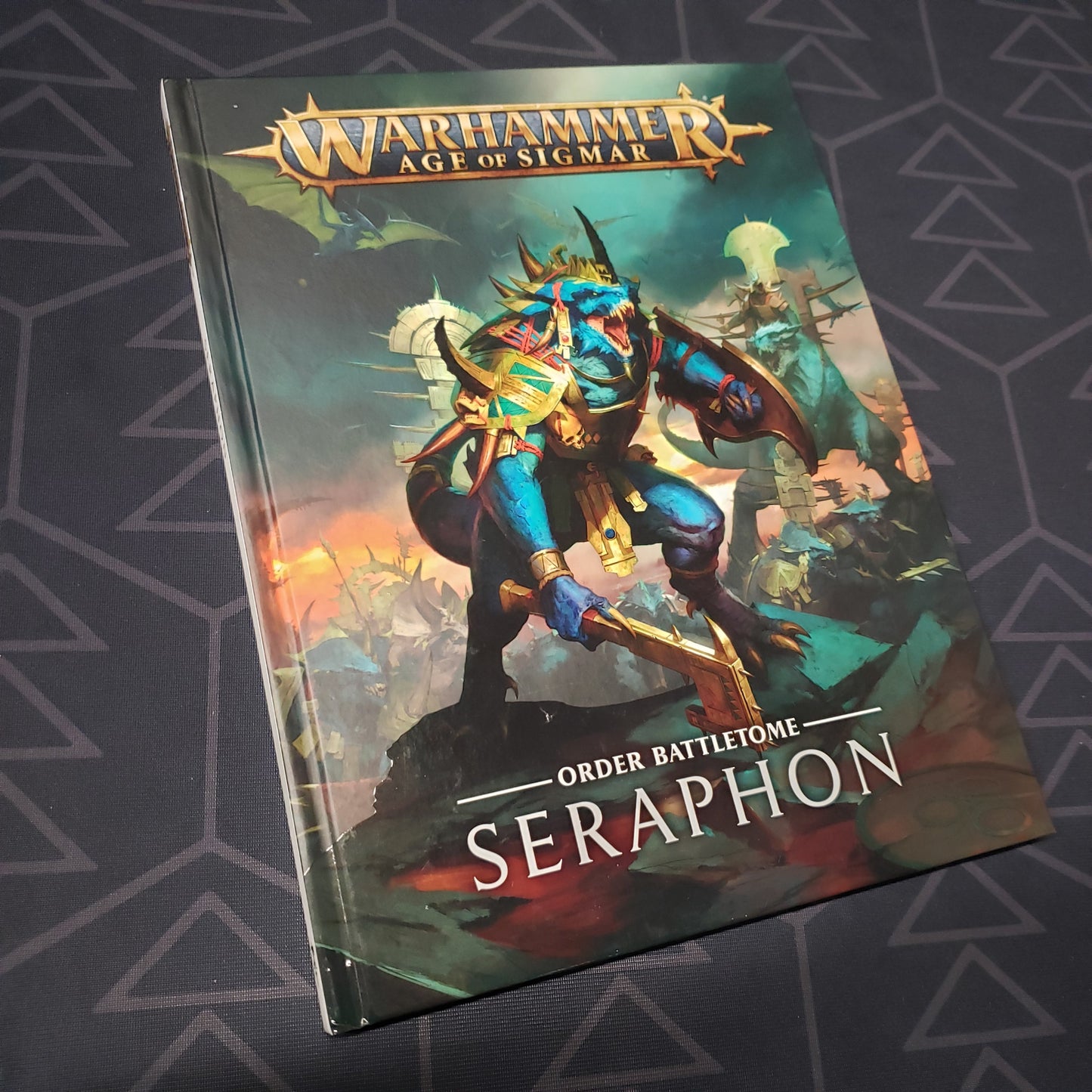Image shows the front cover of the Warhammer Age of Sigmar (Second Edition): Order Battletome - Seraphon wargaming book