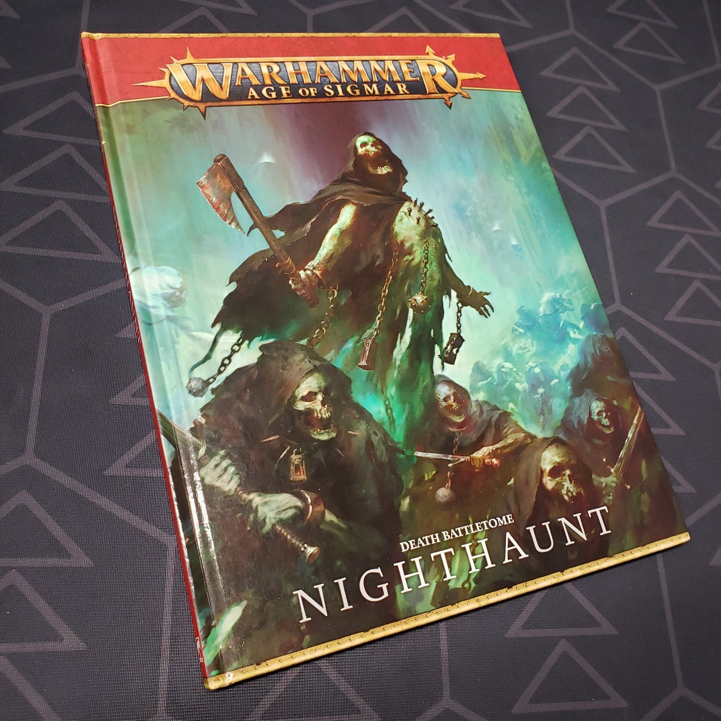 Image shows the front cover of the Warhammer Age of Sigmar (Third Edition): Death Battletome - Nighthaunt wargaming book