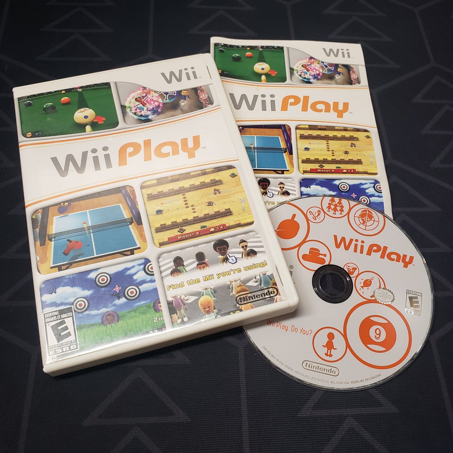 Image shows the case, manual & disc for the video game Wii Play for Nintendo Wii