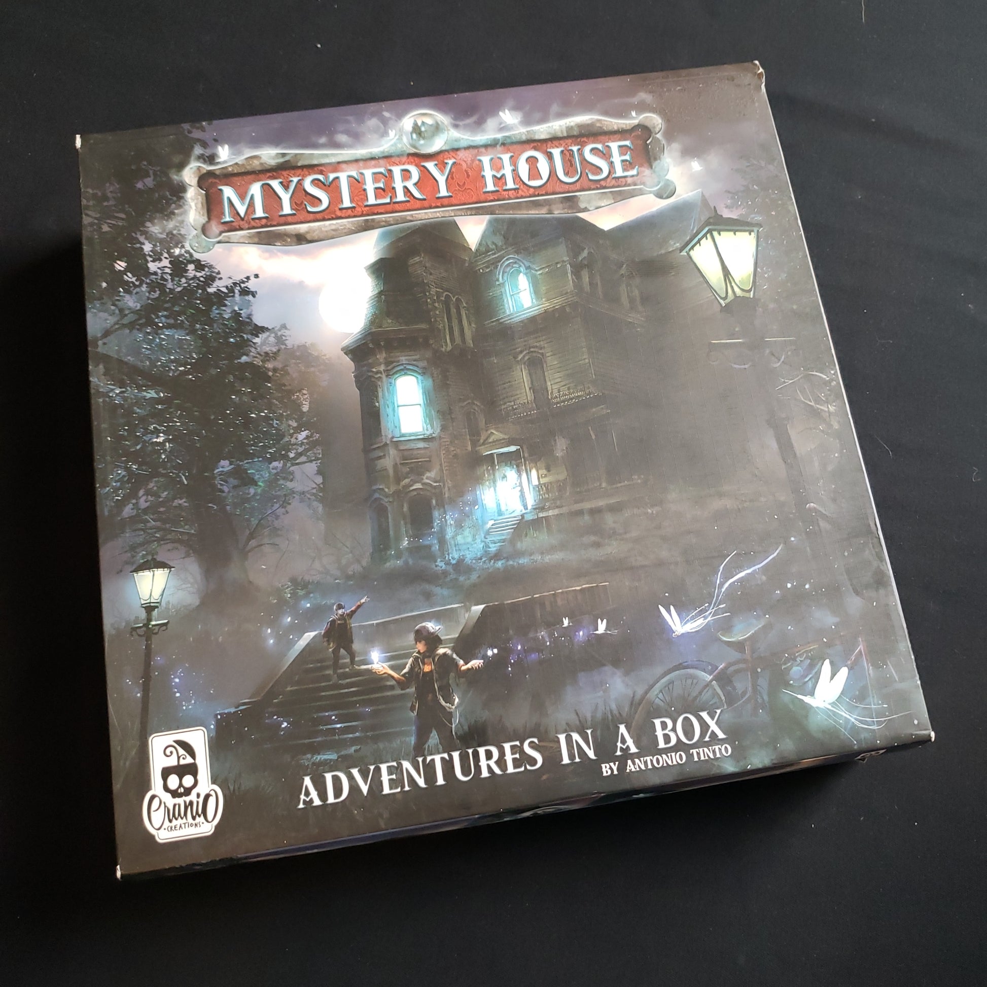 Image shows the front cover of the box of the Mystery House board game