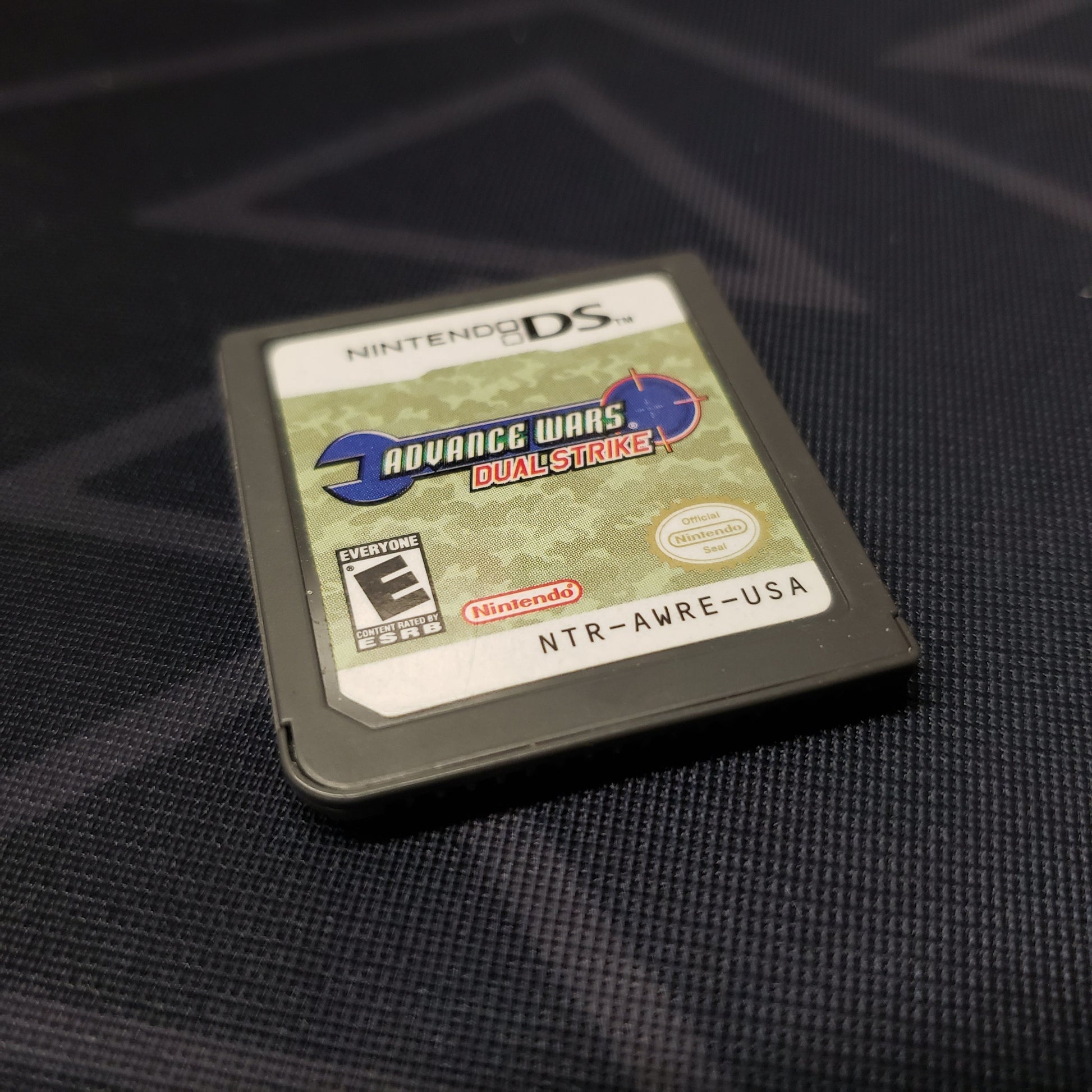 Image shows the front of the cartridge for the video game Advance Wars: Dual Strike for Nintendo DS