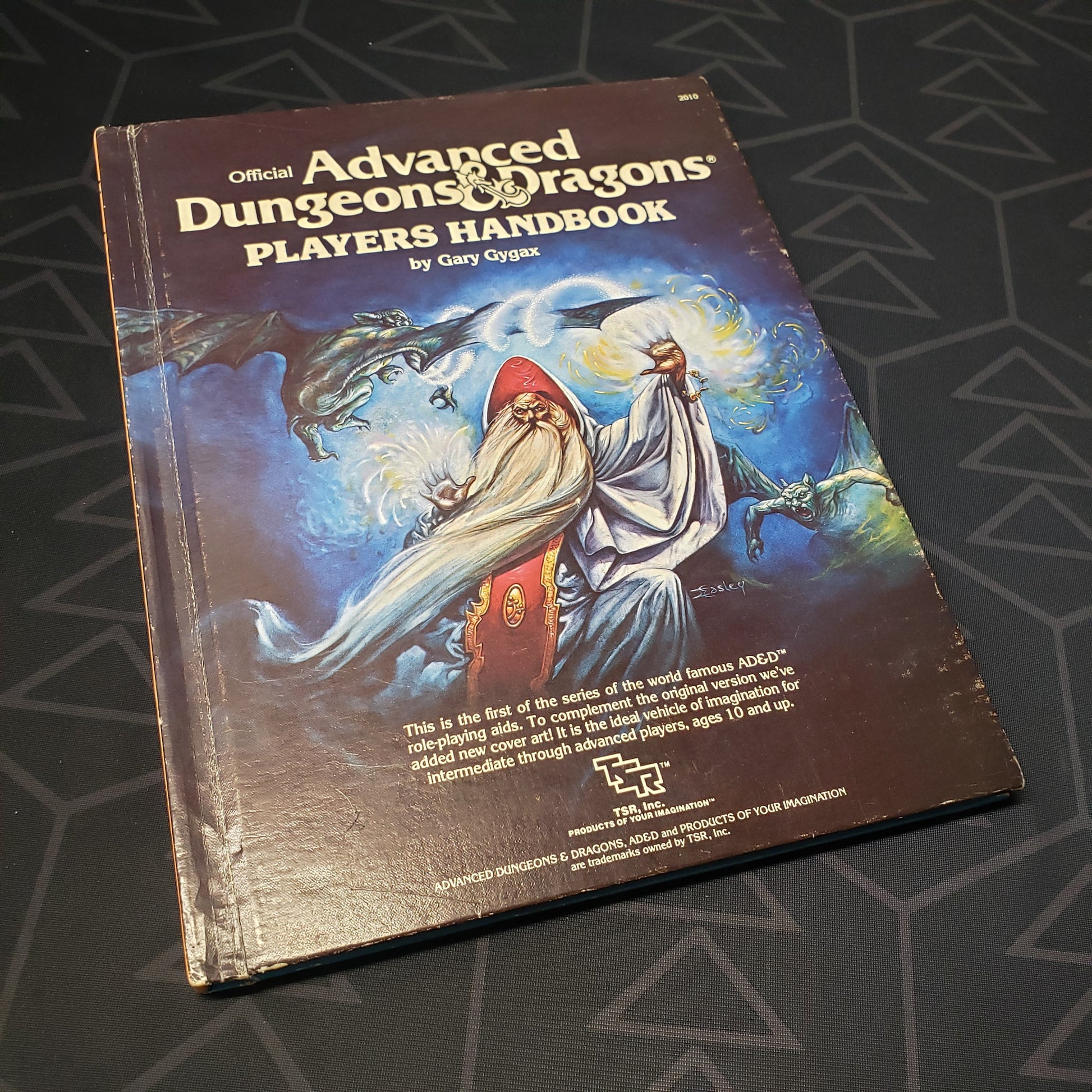 Image shows the front cover of the 1980 Player's Handbook book for the roleplaying game Advanced Dungeons & Dragons 1E