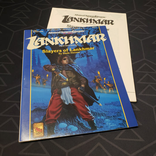 Image shows the front cover of the folio for the Slayers of Lankhmar adventure module for the roleplaying game Advanced Dungeons & Dragons: Second Edition, with the booklet fanned out