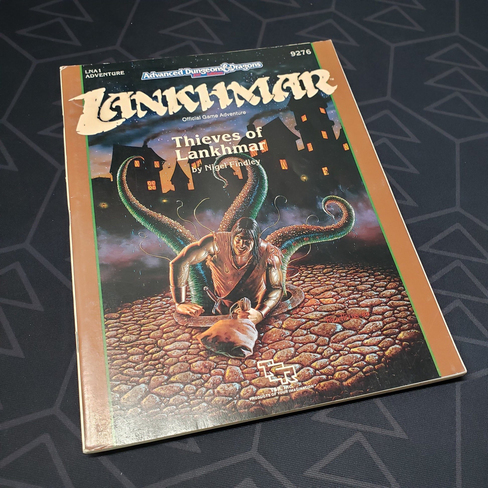 Image shows the front cover of the Thieves of Lankhmar adventure module book for the roleplaying game Advanced Dungeons & Dragons: Second Edition