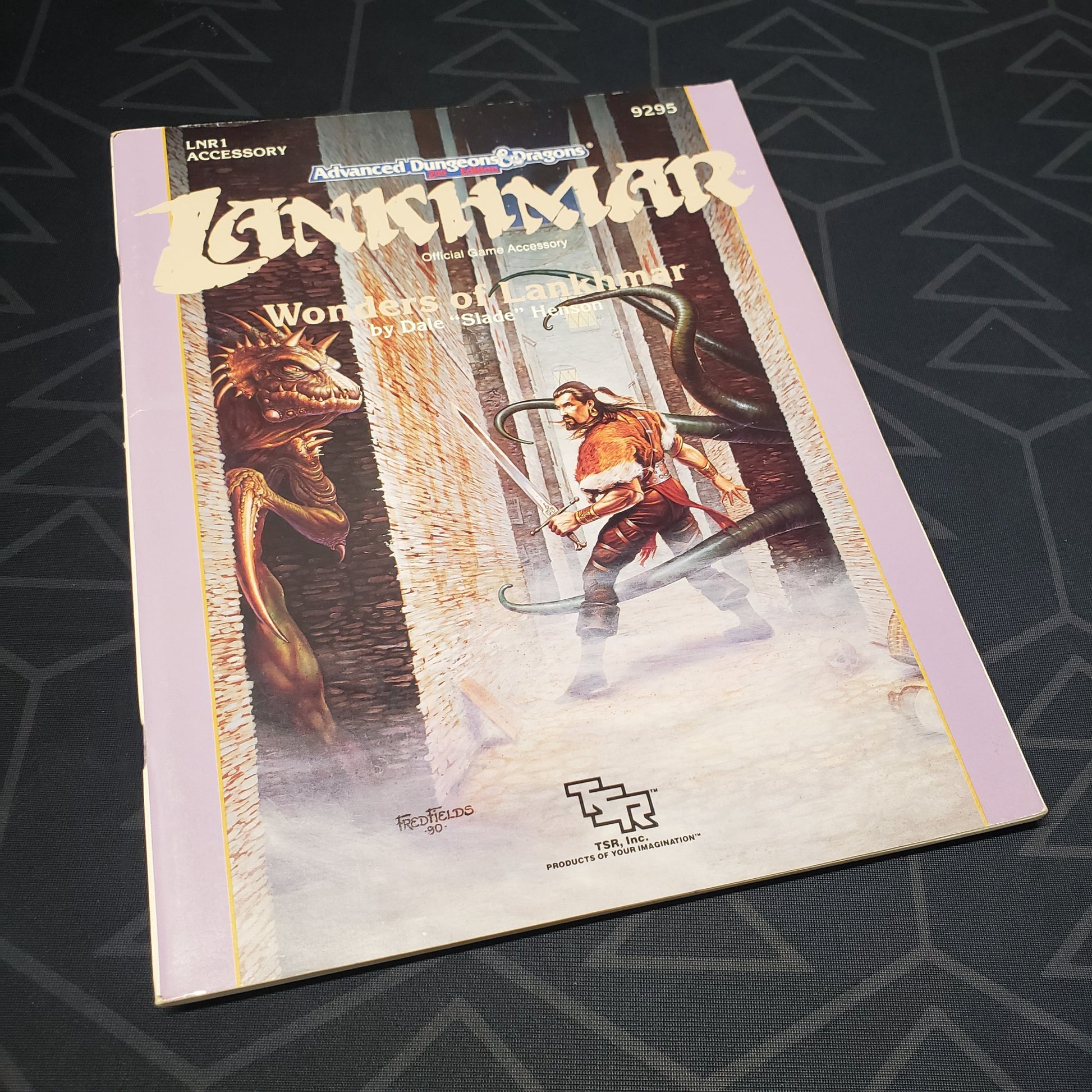 Image shows the front cover of the Wonders of Lankhmar adventure module book for the roleplaying game Advanced Dungeons & Dragons: Second Edition