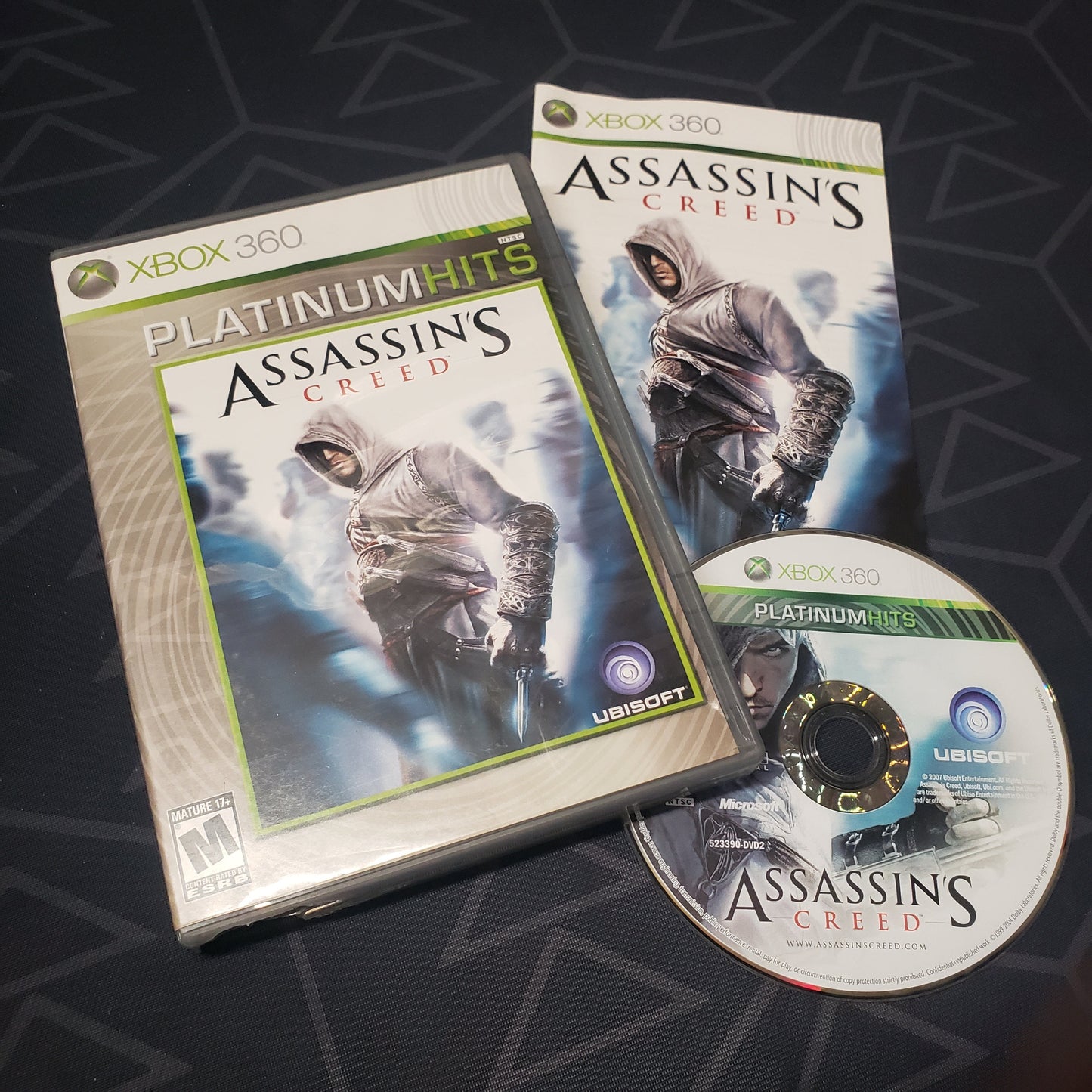 Image shows the case, manual and disc for the video game Assassin's Creed for Xbox 360