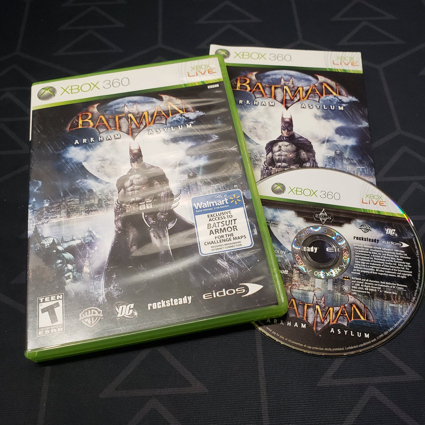 Image shows the case, manual and disc for the video game Batman: Arkham Asylum for Xbox 360