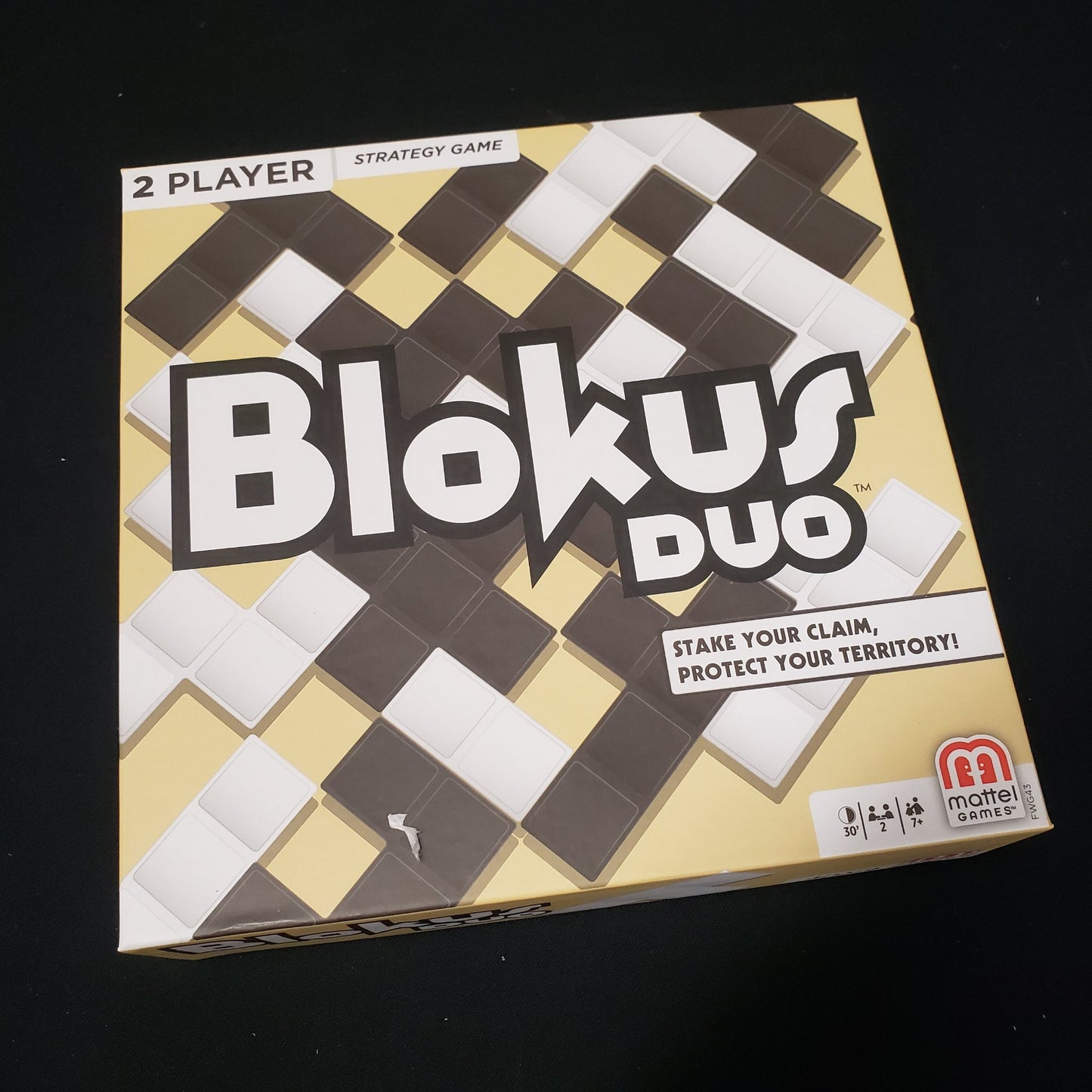 Image shows the front cover of the box of the Blokus Duo board game