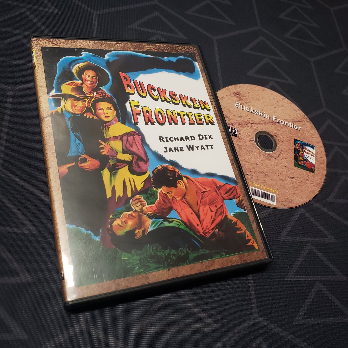Image shows the case & disc for the 1943 movie Buckskin Frontier on DVD