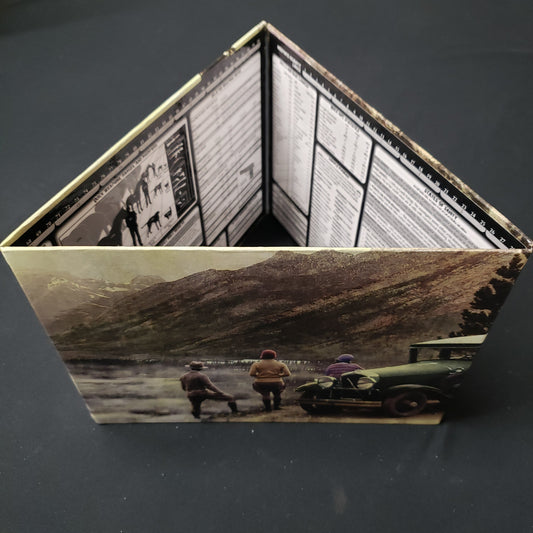 Image shows the Keepers Screen for the Call of Cthulhu 6E roleplaying game displayed in a triangle