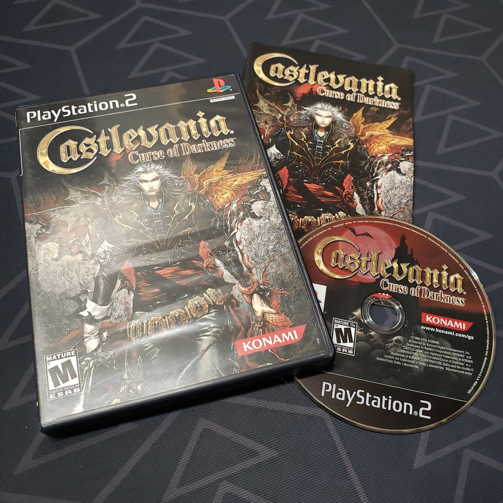 Image shows the case, manual and disc for the video game Castlevania: Curse of Darkness for Playstation 2