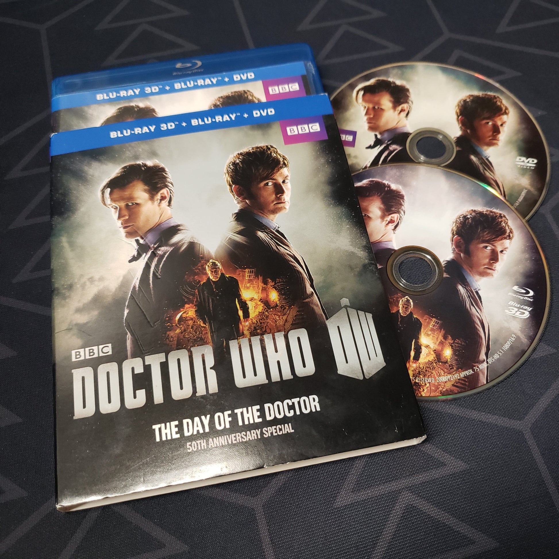 Image shows the case, sleeve & two discs for the movie Doctor Who: The Day of the Doctor 3D on Blu-Ray