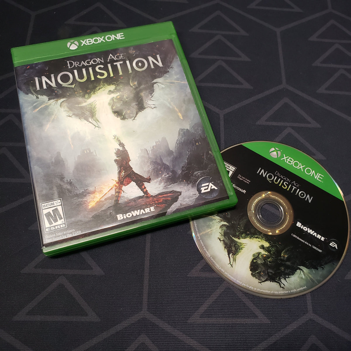 Image shows the case and disc for the video game Dragon Age: Inquisition for Xbox One