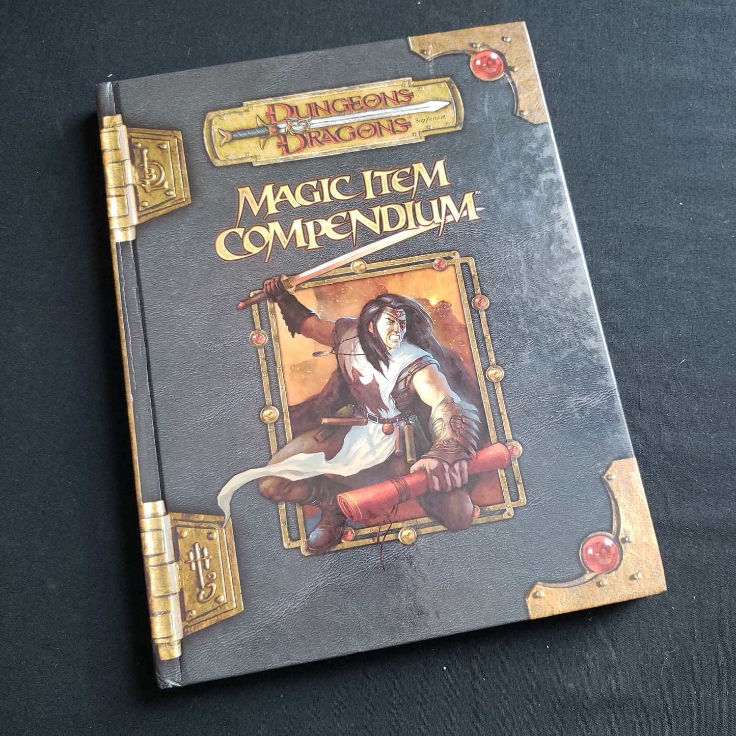 Image shows the front cover of the Magic Item Compendium book for the Dungeons & Dragons roleplaying game