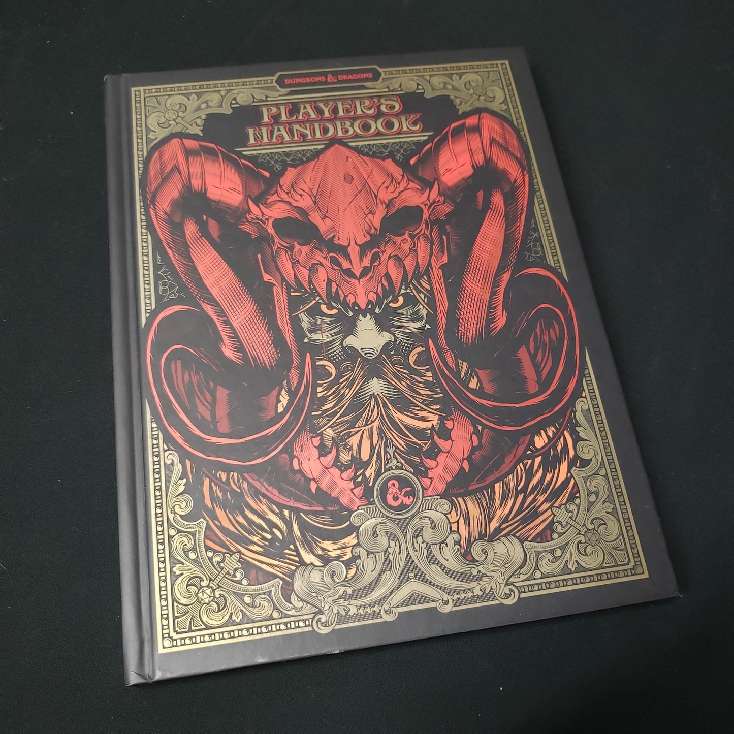 Image shows the front alternate art cover of the Player's Handbook for the roleplaying game Dungeons & Dragons: Fifth Edition