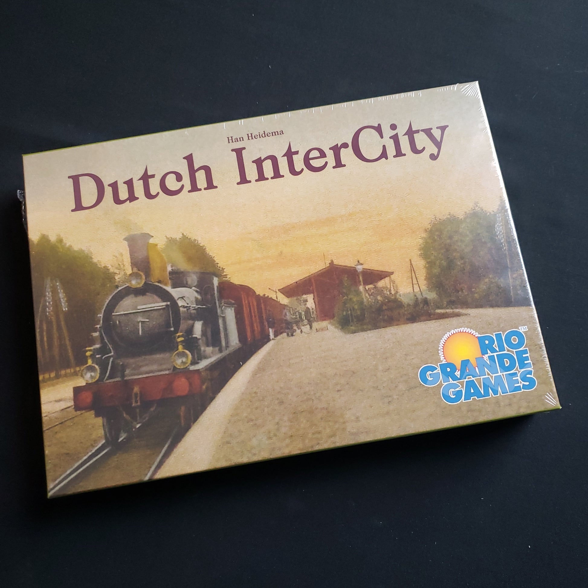 Image shows the front cover of the box of the Dutch InterCity board game