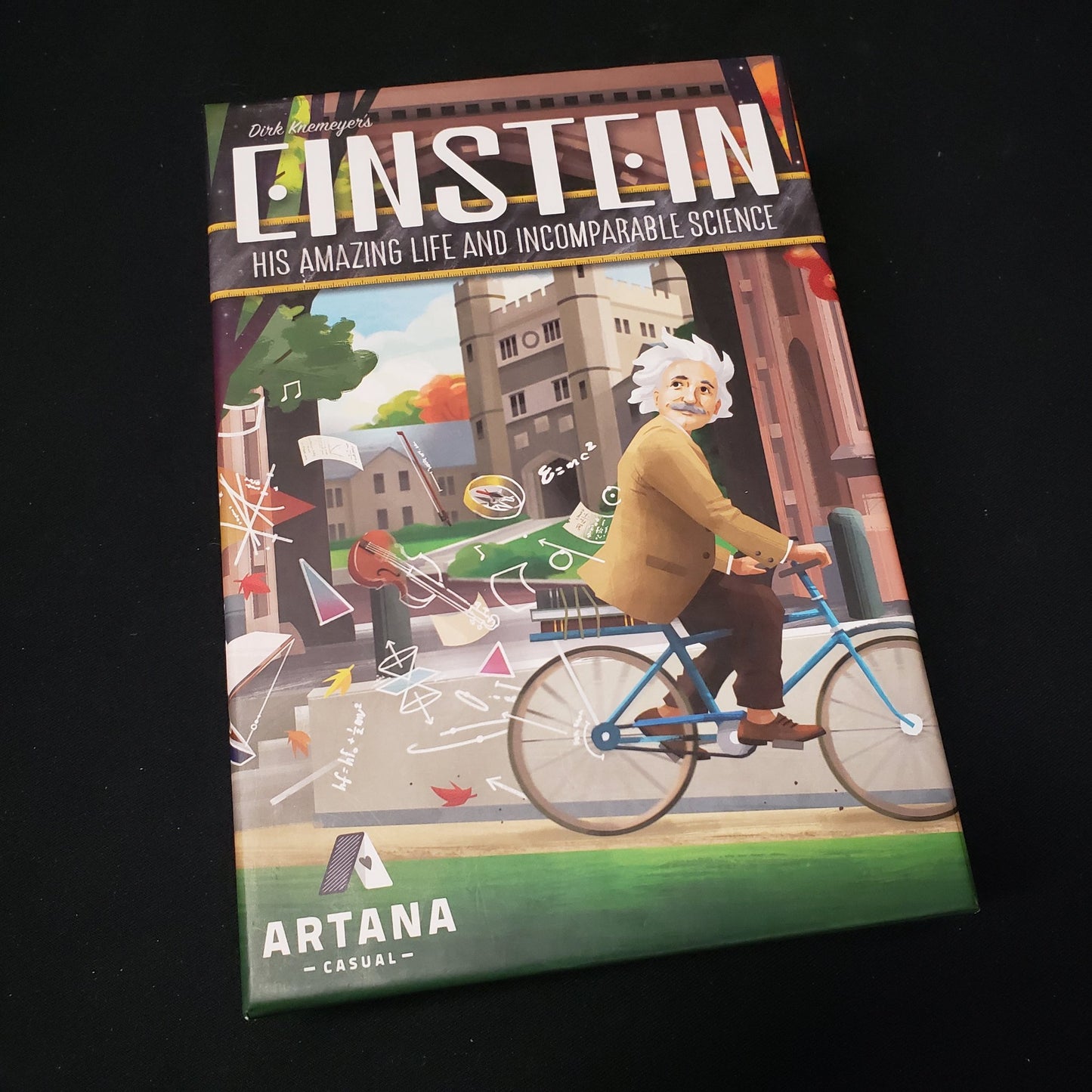 Image shows the front cover of the box of the Einstein board game