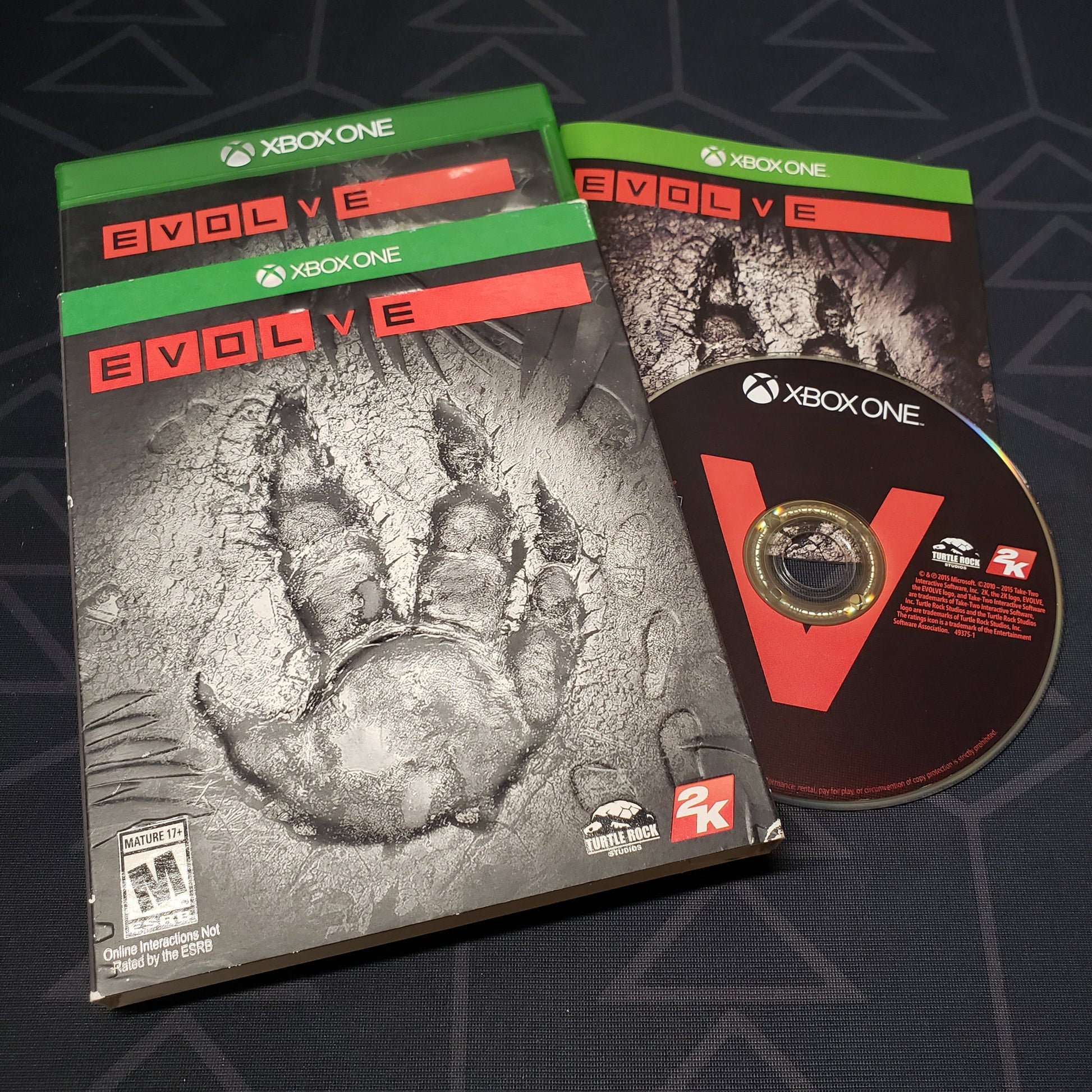 Image shows the case, outer sleeve, manual and disc for the video game Evolve for Xbox One